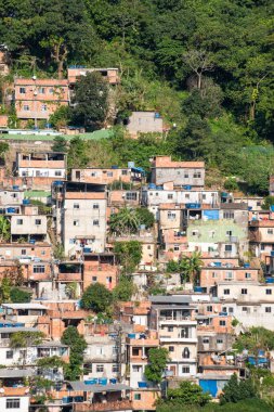 Brezilya: Rocinha 'nın ufuk çizgisi ve detaylı görüntüsü, Rio de Janeiro' nun güney bölgesindeki ünlü gecekondu mahallesi, Gavea, Sao Conrado ve Vidigal bölgeleri arasındaki en büyük gecekondu mahallesi. 