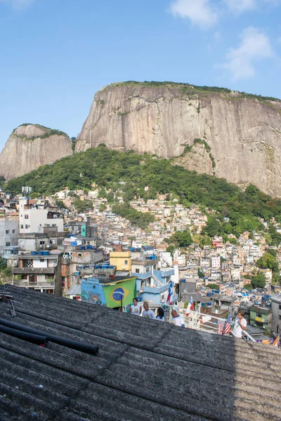 ブラジル リオデジャネイロの南部地域で有名なファヴェーラの山とスカイライン ガヴァーア サンコナード ヴィディガル地区の間で最大のスラム — ストック写真
