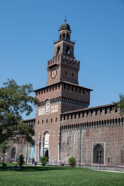 Castello Sforzesco (Sforza 'nın Kalesi) İtalya' nın kuzeyindeki Milano 'da bulunan ortaçağ kalesinin ayrıntıları. 08-15-2023. 15. yüzyılda Milan Dükü Francesco Sforza tarafından inşa edilmiştir.