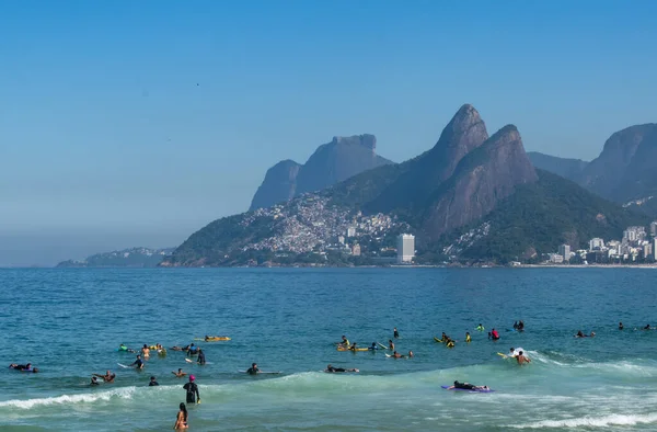 Rio Janeiro Brasil 2023 Pessoas Nadando Surfando Oceano Atlântico Praia — Fotografia de Stock