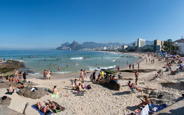 Rio Janeiro Brasil 2023 Praia Ipanema Horizonte Urbano Vistos Rocha — Fotografia de Stock