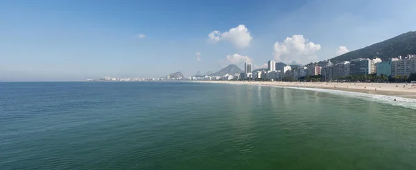Rio Janeiro Brezilya 2023 Gökdelenler Leme Sahilinin Kristal Suyu Ile — Stok fotoğraf