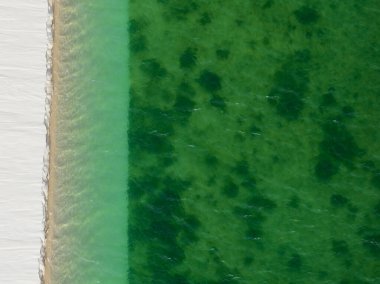 Lencois Maranhenses 'in hava görüntüsü. Taze ve şeffaf su havuzları olan beyaz kum tepeleri. Çöl. Barreirinhas. Maranhao Eyalet Ulusal Parkı. Brezilya