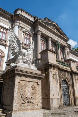 Rio de Janeiro, Brezilya, 06-07-2023: Urca bölgesi, Dünya Bilimleri Müzesi (Museu de Ciencias da Terra), koleksiyonunda mineraller, fosiller ve jeolojik sergiler bulunan jeoloji müzesi.