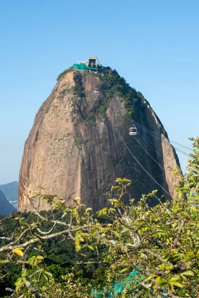 リオデジャネイロ ブラジル 2023 シュガーローフケーブルカー 1912年からプライア ヴェルメルハとモロ ウルカの間を走るケーブルウェイシステムとシュガーローフ山頂 アキュカル — ストック写真