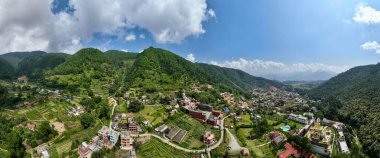 Dakshinkali 'deki Dollu Manastırı' nda bulunan Nepal 'deki en büyük Guru Rinpoche heykelinin hava manzarası. Eczacılık 10-13-2023