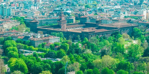 İtalya 'nın kuzeyindeki Milano' da bulunan ortaçağ kalesinin detayları Castello Sforzesco 'nun (Sforza' nın Kalesi) havadan görünüşü. 04-11-2024. 15. yüzyılda Milan Dükü Francesco Sforza tarafından inşa edilmiştir. Tasarım haftası