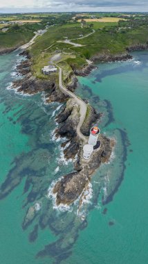 Petit Minou Deniz Feneri 'nin havadan görünüşü, Brest yolu üzerinde, Plouzan komünü Fort du Petit Minou' nun önünde duran bir deniz feneridir. Kıyı şeridi. Fransa