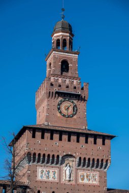 Castello Sforzesco (Sforza 'nın Kalesi) İtalya' nın kuzeyindeki Milano 'da bulunan ortaçağ kalesinin ayrıntıları. 01-12-2025. 15. yüzyılda Milan Dükü Francesco Sforza tarafından inşa edilmiştir.