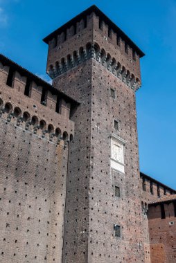 İtalya 'nın kuzeyindeki Milano' da bulunan ortaçağ kalesinin detayları Castello Sforzesco 'nun (Sforza' nın Kalesi) havadan görünüşü. 15. yüzyılda Milan Dükü Francesco Sforza tarafından inşa edilmiştir.