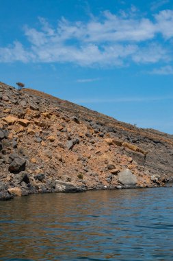 Umman, 03-06-2025: Khor Najd 'ın detayları, Musandam Yarımadası' ndaki (Ruus Al Jibal) doğal güzelliği, barışçıl ortamı ve sularının biyoluminesanlığıyla tanınan çarpıcı bir fiyort.