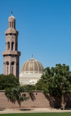 Umman, Ortadoğu, 03-06-2025: Umman 'daki en büyük cami olan Muscat' taki Sultan Qaboos Büyük Camii 'nin mimari detayları 2001 yılında tamamlandı.