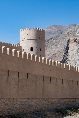 Umman, Ortadoğu: 17. yüzyıldan kalma Bayt Ar Ridaydah kalesinin mimari detayları, Bani Riyam kabilesinin ana vatanını kontrol eden kalelerinden biri.