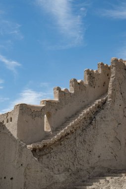 Umman, Ortadoğu, 03-06-2025: Bidbid Kalesi 'nin yıkıntıları, 16. yüzyılda Bidbid, Ad Dakhiliyah Valiliği' ndeki yerel kabilelerden biri tarafından inşa edildi. 