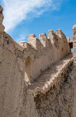 Umman, Ortadoğu, 03-06-2025: Bidbid Kalesi 'nin yıkıntıları, 16. yüzyılda Bidbid, Ad Dakhiliyah Valiliği' ndeki yerel kabilelerden biri tarafından inşa edildi. 