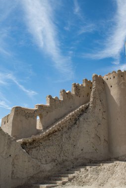 Umman, Ortadoğu, 03-06-2025: Bidbid Kalesi 'nin yıkıntıları, 16. yüzyılda Bidbid, Ad Dakhiliyah Valiliği' ndeki yerel kabilelerden biri tarafından inşa edildi. 