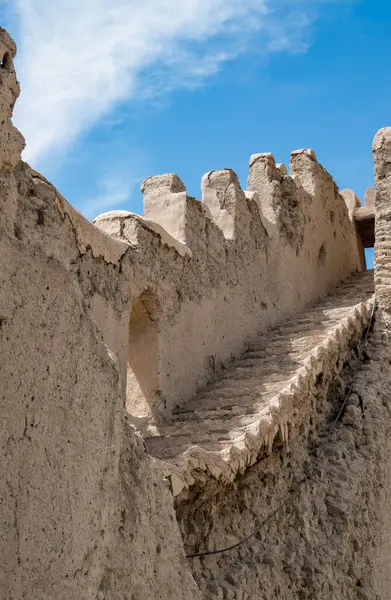 Umman, Ortadoğu, 03-06-2025: Bidbid Kalesi 'nin yıkıntıları, 16. yüzyılda Bidbid, Ad Dakhiliyah Valiliği' ndeki yerel kabilelerden biri tarafından inşa edildi. 