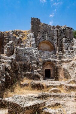 Adiyaman, Türkiye: Pirin Harabeleri 'nin (Perre antik kenti), Commagene Krallığı' nın küçük bir kasabası ve mezarlığı, daha sonra Roma İmparatorluğu 'nun önemli bir yerel merkezi.