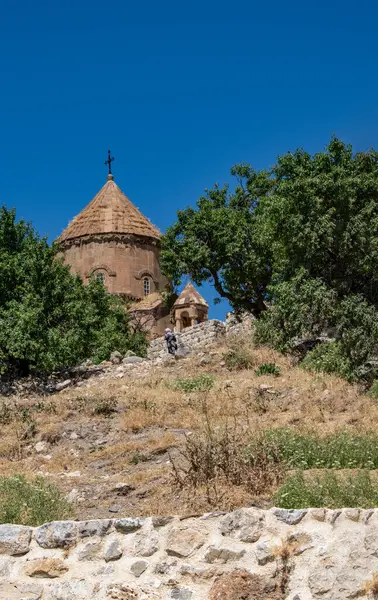 Türkiye: Van Gölü 'ndeki Akdamar Adası' ndaki Kutsal Haç Katedrali (Akdamar Adas Kilisesi), Vaspurakan kralları için bir palatin kilisesi olarak inşa edilen ortaçağ Havari Katedrali