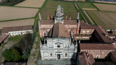 Geç on dördüncü yüzyılda inşa edilmiş Certosa di Pavia, mahkemeler ve manastır manastır ve tapınak Pavia eyaletinde, Lombardia, İtalya içinde havadan görünümü