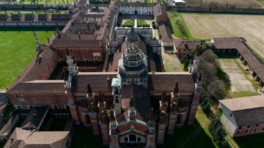 Geç on dördüncü yüzyılda inşa edilmiş Certosa di Pavia, mahkemeler ve manastır manastır ve tapınak Pavia eyaletinde, Lombardia, İtalya içinde havadan görünümü