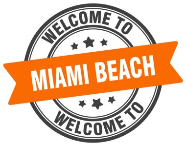 Miami Beach puluna hoş geldiniz. Beyaz arka planda izole edilmiş Miami Plajı tabelası