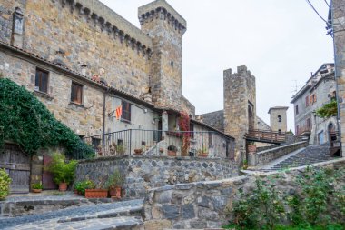 İtalya 'nın Bolsena şehrinde Rocca Monaldeschi della Cervara kalesi