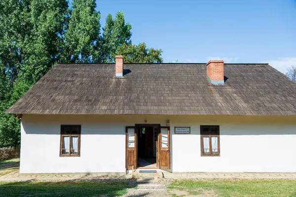 Romanya 'daki Bucovina Village Müzesi' nde 4.derece notlu okul.