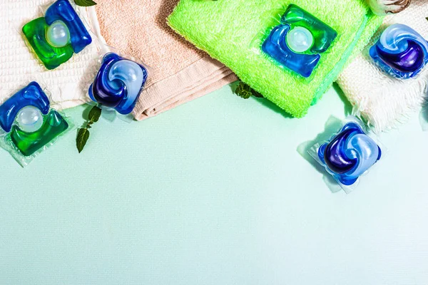 부드러운 면으로 세탁용 꼬투리 색깔의 친화적 — 스톡 사진