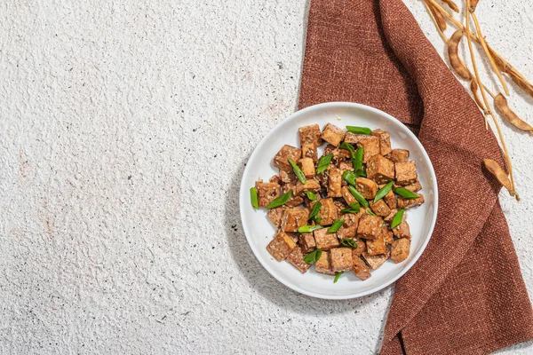 Tofu Tériyaki Frit Aux Oignons Verts Graines Sésame Repas Végétalien — Photo