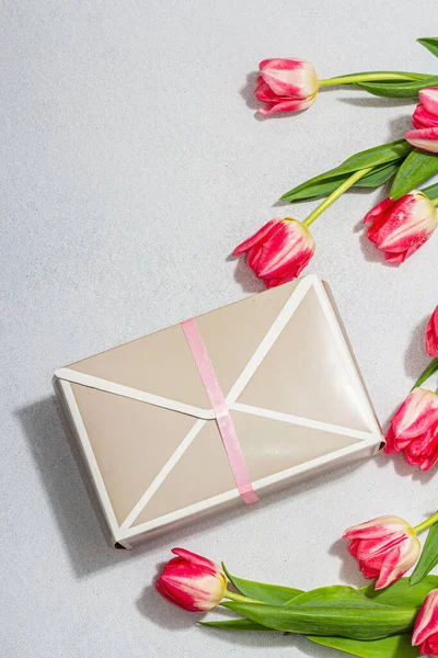 Zero Waste Spring Gift Concept Pink Tulips Surprise Paper Box — Stock Photo, Image