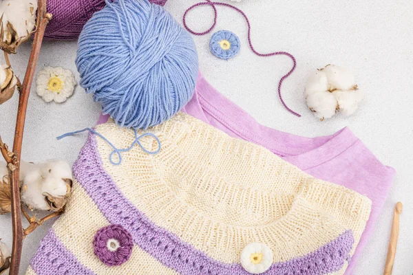 Shirt Bébé Crochet Main Dans Des Tons Lilas Stuff Props — Photo
