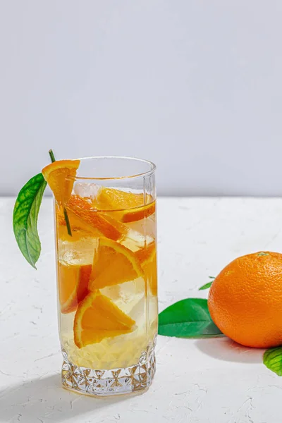 Pomerančový Koktejl Ledem Zralé Ovoce Občerstvení Sezónní Nápoj Koncepční Zázemí — Stock fotografie
