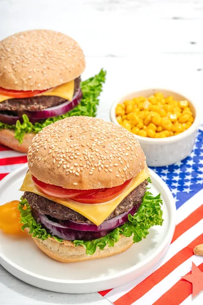 Des Hamburgers Maison Classique Américain Nourriture Traditionnelle Pour Pique Nique — Photo