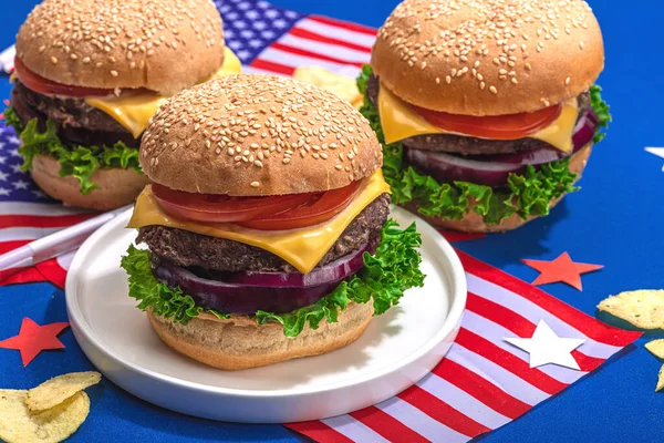 Hausgemachte Burger Ein Amerikanischer Klassiker Traditionelles Essen Für Picknick Party — Stockfoto