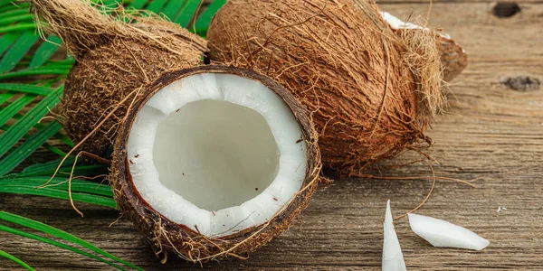 Fundo Tropical Verão Com Cocos Folhas Palmeira Decoração Tradicional Fruta — Fotografia de Stock