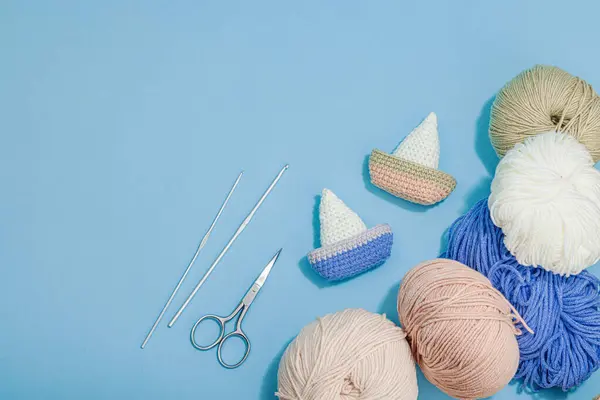 Konsep Buatan Tangan Kelautan Crocheted Perahu Gaya Laut Dekorasi Laut — Stok Foto