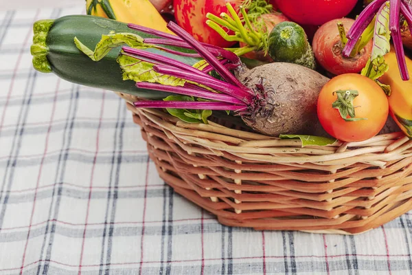 Skörd Höstgrönsaker Korg Urbana Jordbruksprodukter Hälsosamma Ingredienser För Matlagning Mat — Stockfoto