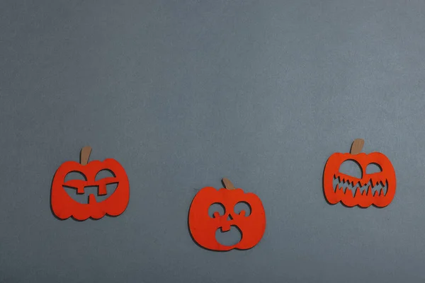 Забавное Прошлое Хэллоуин Традиционные Красочные Осенние Тыквы Разными Лицами Классический — стоковое фото