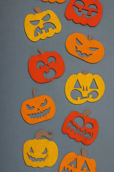 Divertente Sfondo Halloween Zucche Autunnali Colorate Tradizionali Con Facce Diverse — Foto Stock