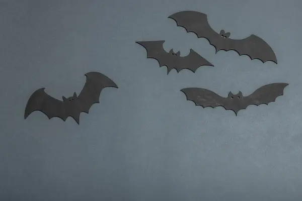Fundo Engraçado Halloween Pequenos Morcegos Negros Giros Símbolo Festivo Tradicional — Fotografia de Stock