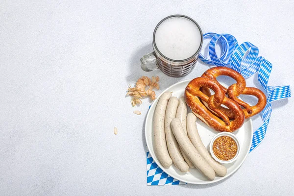 Oktoberfest Tradisional Siap Pretzel Bir Weisswurst Dengan Mustard Konsep Makanan — Stok Foto