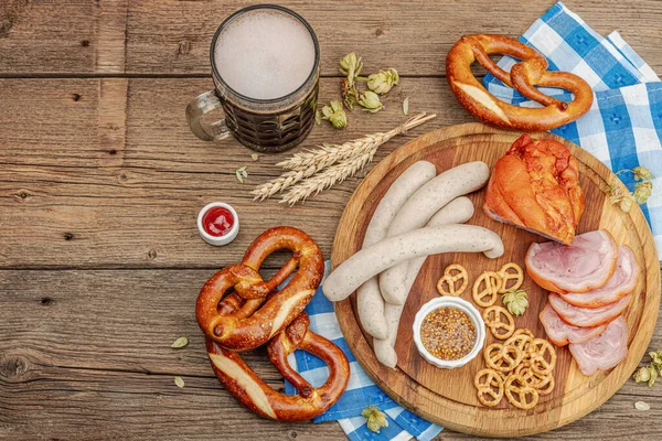 Conjunto Oktoberfest Tradicional Pretzels Cerveza Weisswurst Eisbein Con Mostaza Concepto —  Fotos de Stock