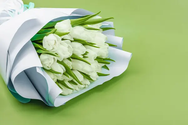 Букет Білих Тюльпанів Пастельному Зеленому Тлі Квітучі Квіти Святкова Концепція — стокове фото