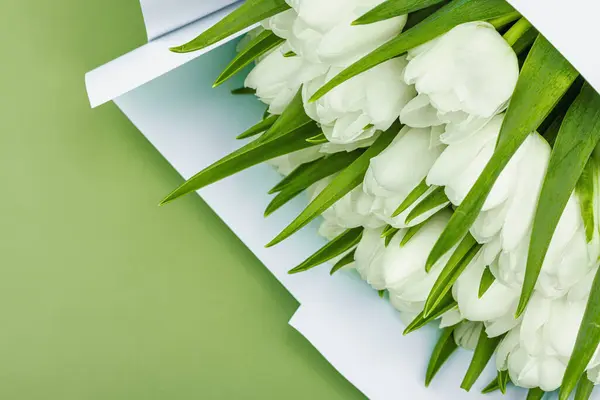 Букет Белых Тюльпанов Пастельно Зеленом Фоне Цветущие Цветы Праздничная Концепция — стоковое фото