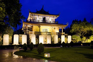 Tayvan, Tainan 'daki Chihkan Kulesi' nin (Provintia Kalesi) gece görüşü. Tainan 'ın en popüler yerlerinden biridir..