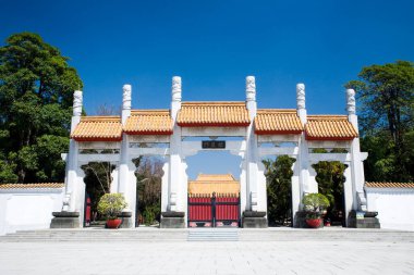 Kaohsiung, Tayvan 'daki Konfüçyüs Tapınağı' nın kapısı. Kuzey Çin 'deki bir saraya benzeyen bir bina..