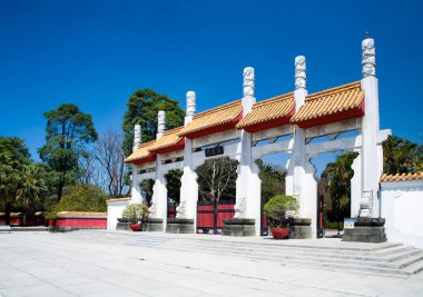 Kaohsiung, Tayvan 'daki Konfüçyüs Tapınağı' nın kapısı. Kuzey Çin 'deki bir saraya benzeyen bir bina..