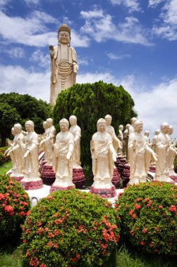 Tayvan, Kaohsiung 'daki Fo Guang Shan' daki dev Buda heykellerinin görüntüsü. Kaohsiung 'daki en ünlü eğlencelerden biridir..