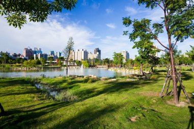 Aozihdi Orman Parkı, Kaohsiung, Tayvan 'daki yapay göl manzarası çok güzel..